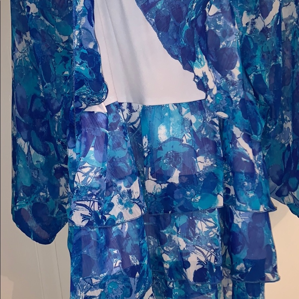 Blue flora blouse - Picture 2 of 5